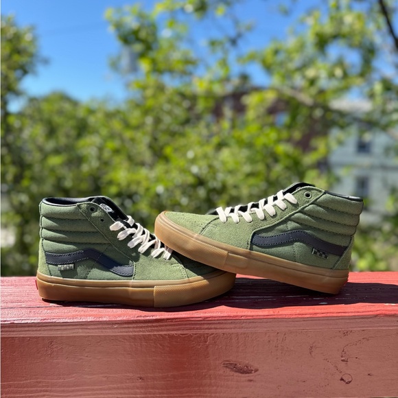 Vans Skate Sk8- Hi Green and Black High-Top Sneakers with Padded Collars - Picture 1 of 6